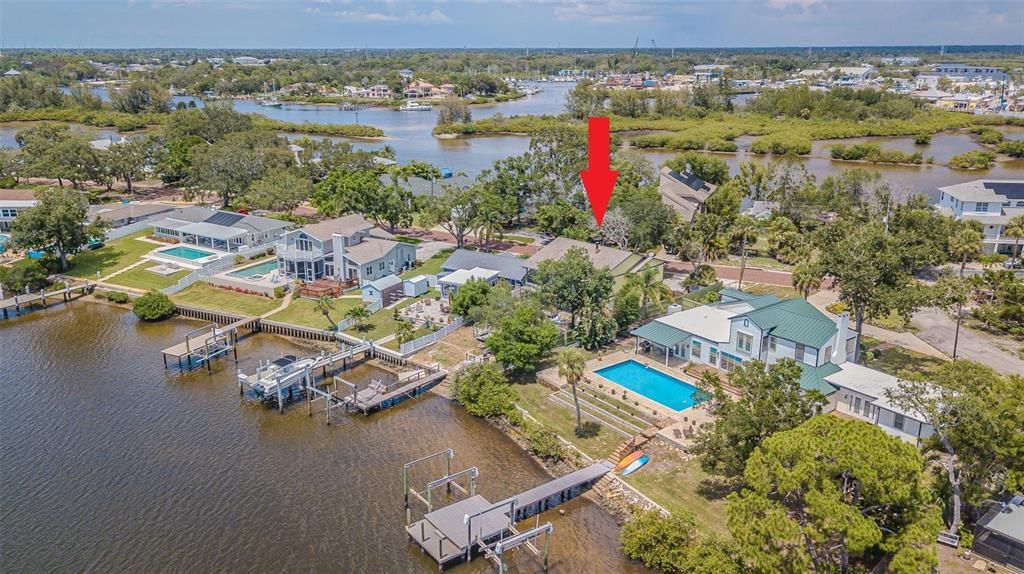 合同活跃: $850,000 (4 贝兹, 3 浴室, 2580 平方英尺)