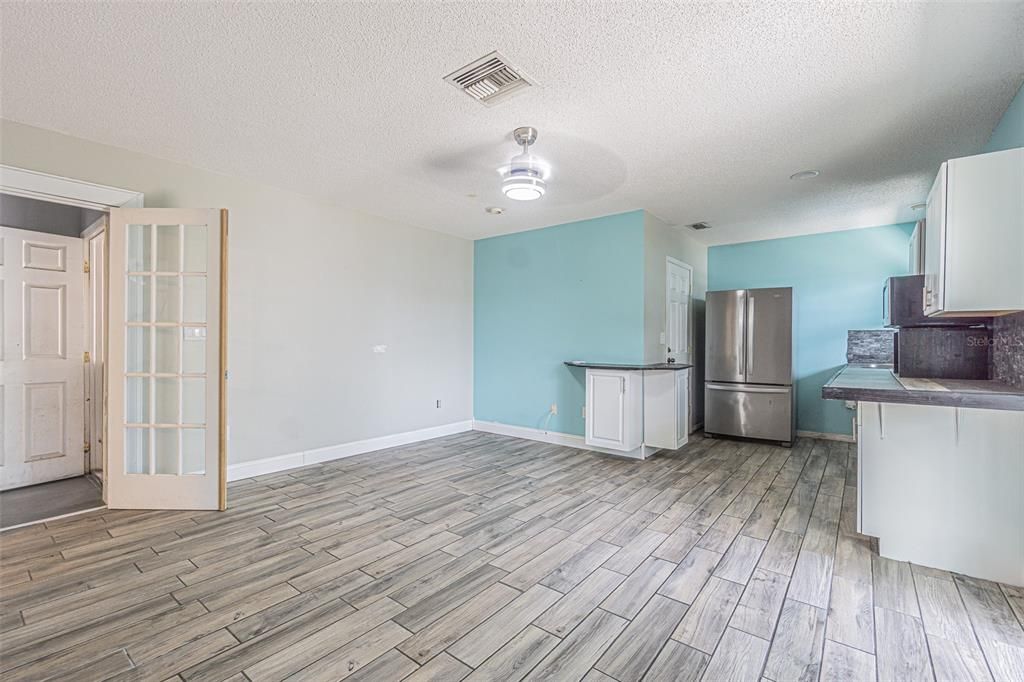 合同活跃: $850,000 (4 贝兹, 3 浴室, 2580 平方英尺)