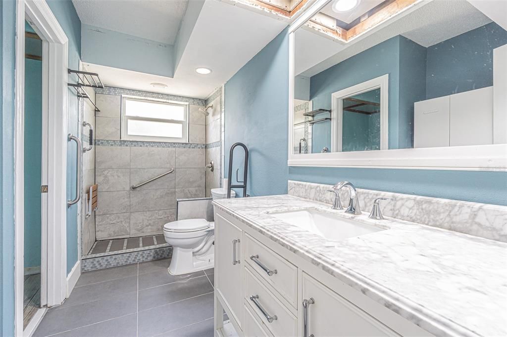 合同活跃: $850,000 (4 贝兹, 3 浴室, 2580 平方英尺)