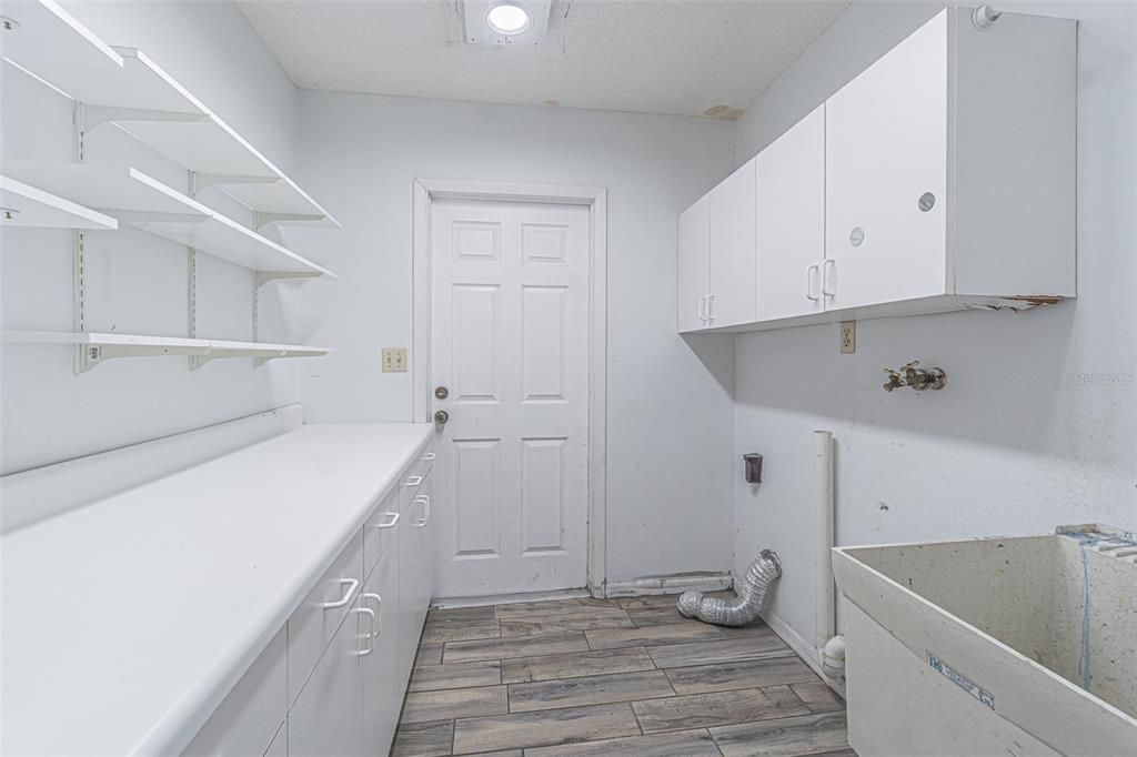 合同活跃: $850,000 (4 贝兹, 3 浴室, 2580 平方英尺)