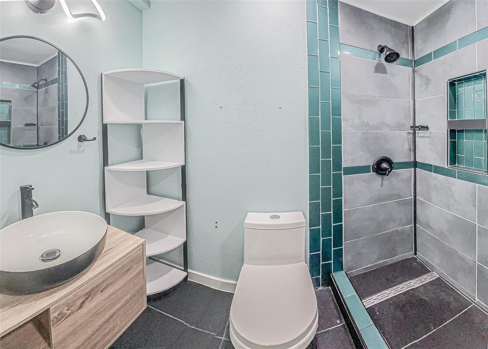 合同活跃: $850,000 (4 贝兹, 3 浴室, 2580 平方英尺)