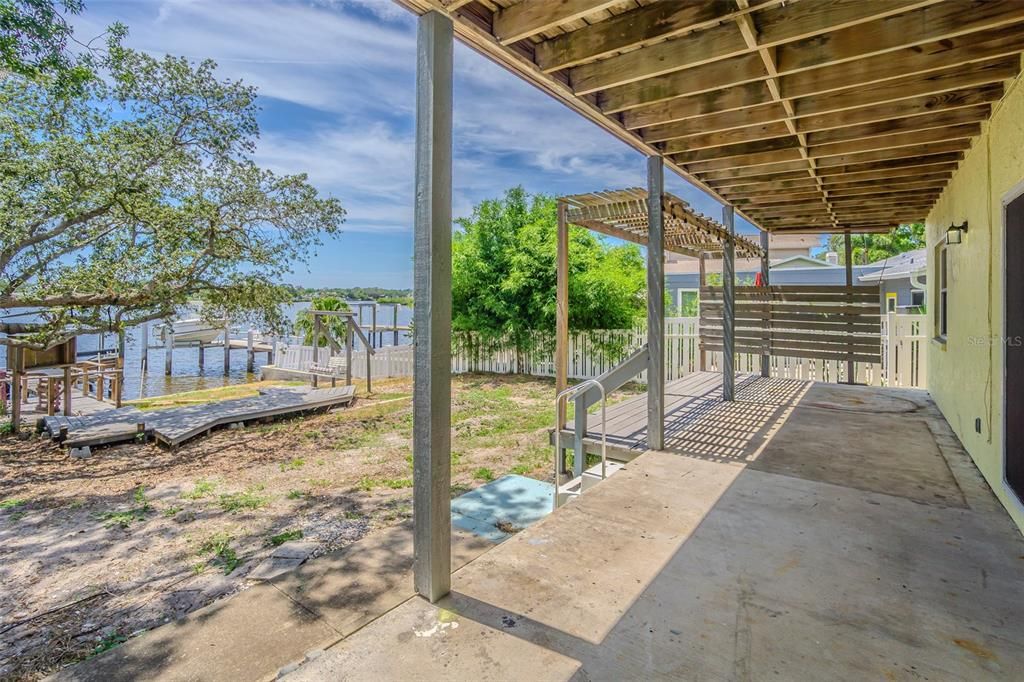 合同活跃: $850,000 (4 贝兹, 3 浴室, 2580 平方英尺)