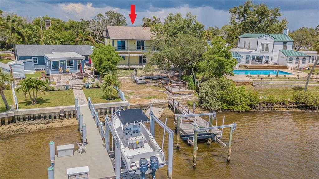 合同活跃: $850,000 (4 贝兹, 3 浴室, 2580 平方英尺)