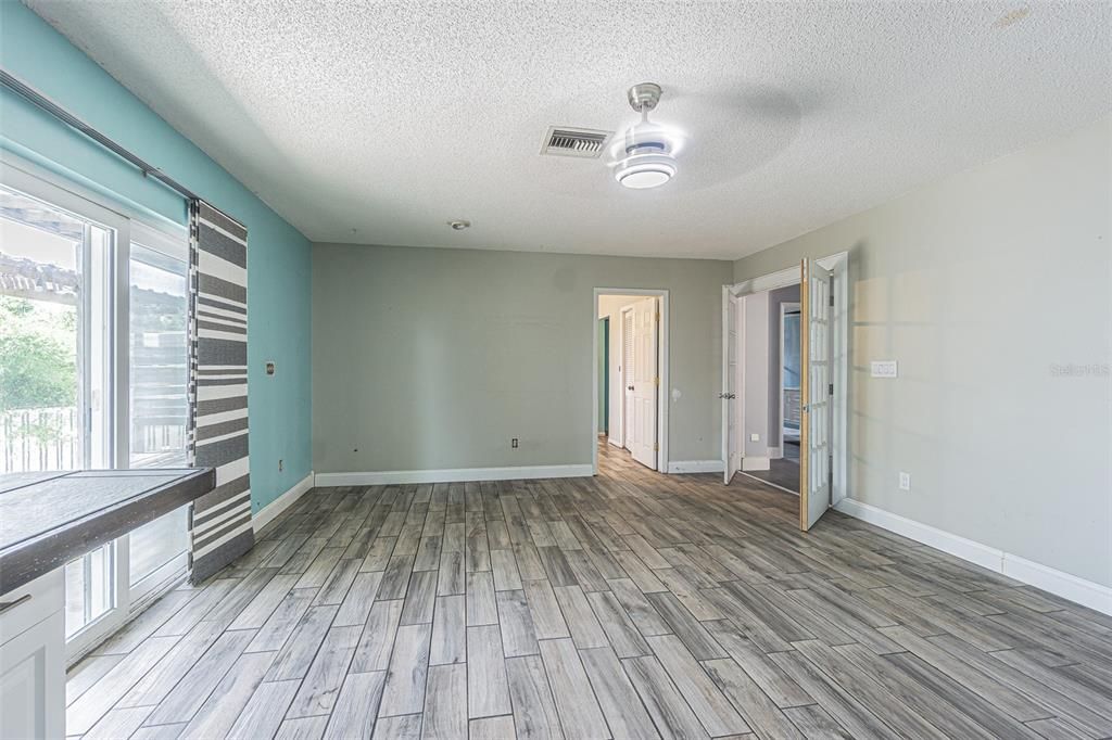 合同活跃: $850,000 (4 贝兹, 3 浴室, 2580 平方英尺)