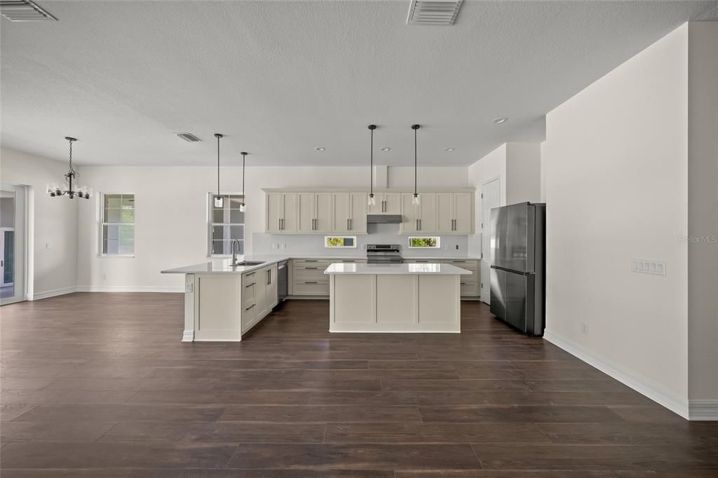 For Sale: $7,999,000 (3 beds, 3 baths, 2368 Square Feet)