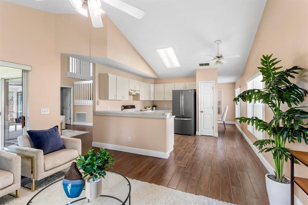 Activo con contrato: $429,000 (4 camas, 3 baños, 2023 Pies cuadrados)