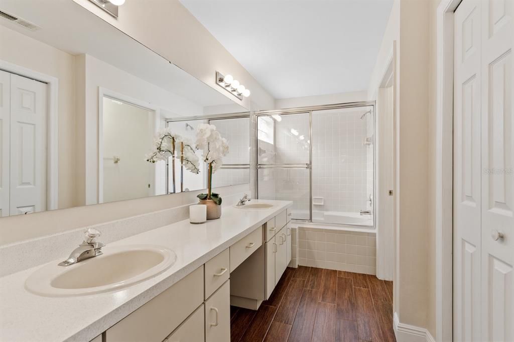 Activo con contrato: $429,000 (4 camas, 3 baños, 2023 Pies cuadrados)