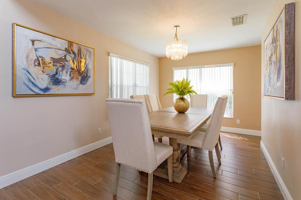 Activo con contrato: $429,000 (4 camas, 3 baños, 2023 Pies cuadrados)