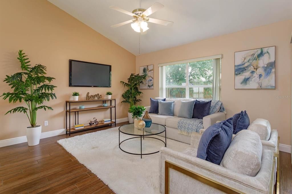 Activo con contrato: $429,000 (4 camas, 3 baños, 2023 Pies cuadrados)