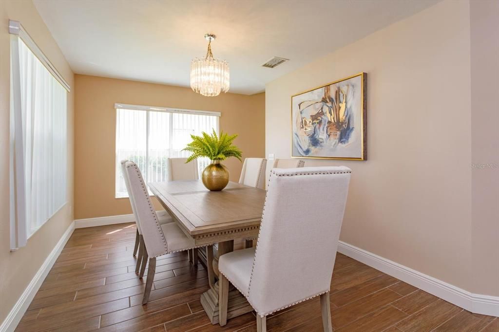 Activo con contrato: $429,000 (4 camas, 3 baños, 2023 Pies cuadrados)