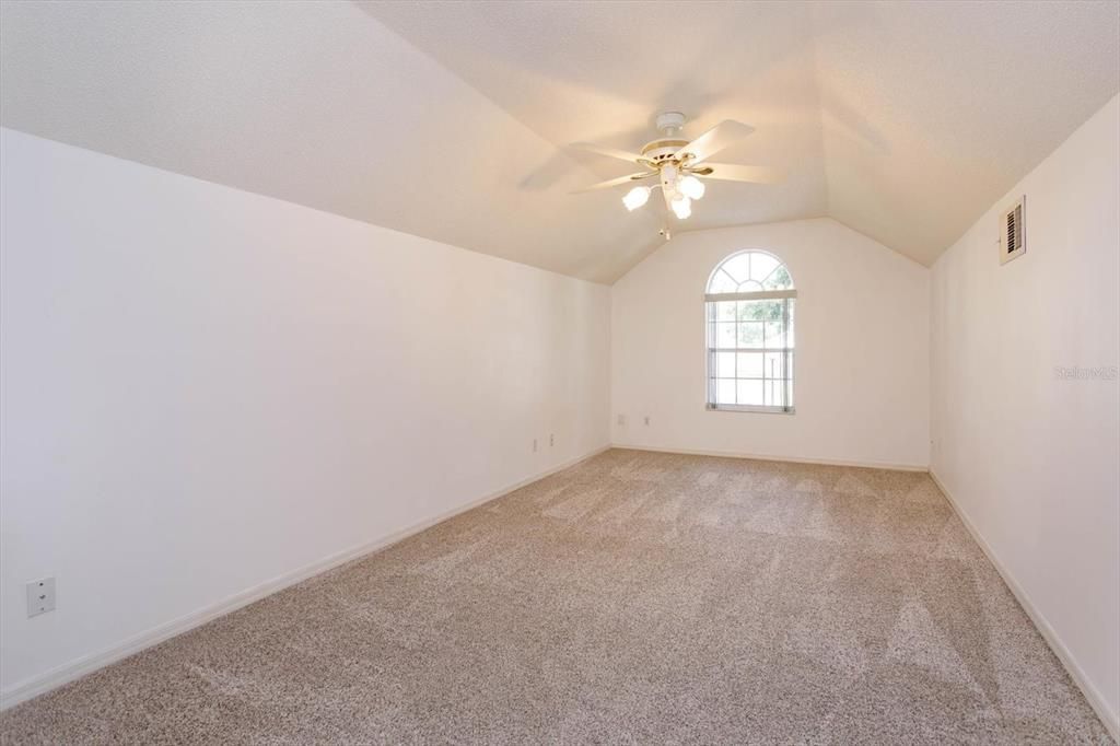 Activo con contrato: $429,000 (4 camas, 3 baños, 2023 Pies cuadrados)