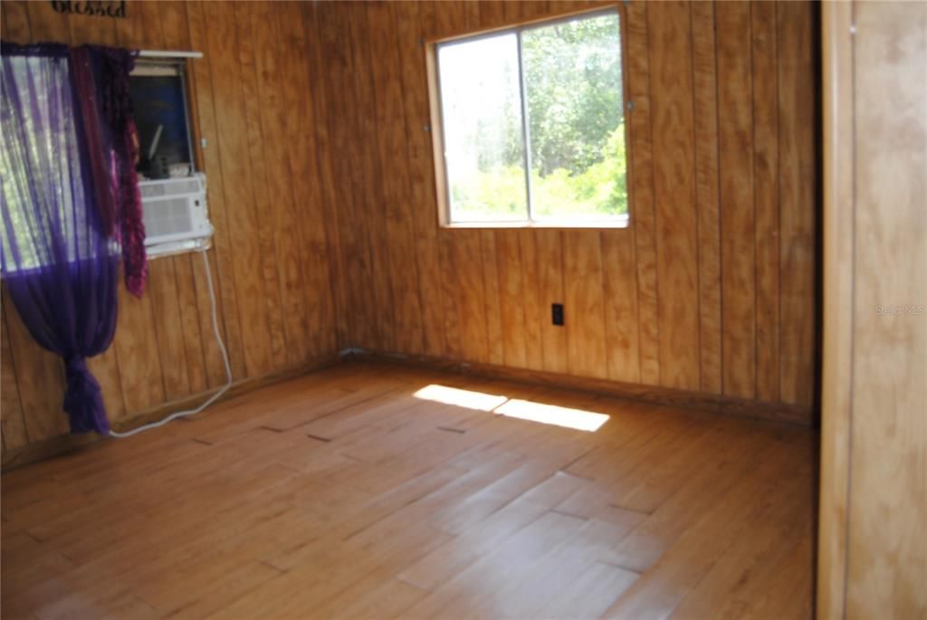 For Sale: $125,000 (3 beds, 2 baths, 924 Square Feet)