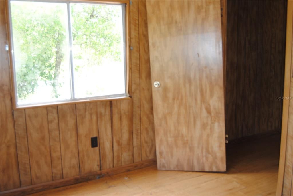 For Sale: $125,000 (3 beds, 2 baths, 924 Square Feet)