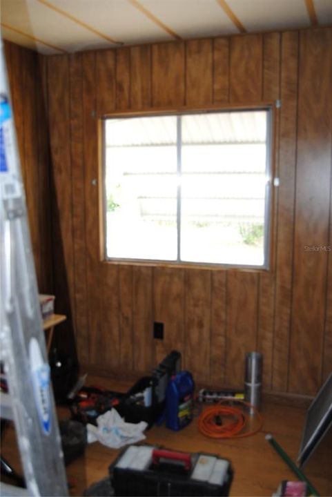 For Sale: $125,000 (3 beds, 2 baths, 924 Square Feet)