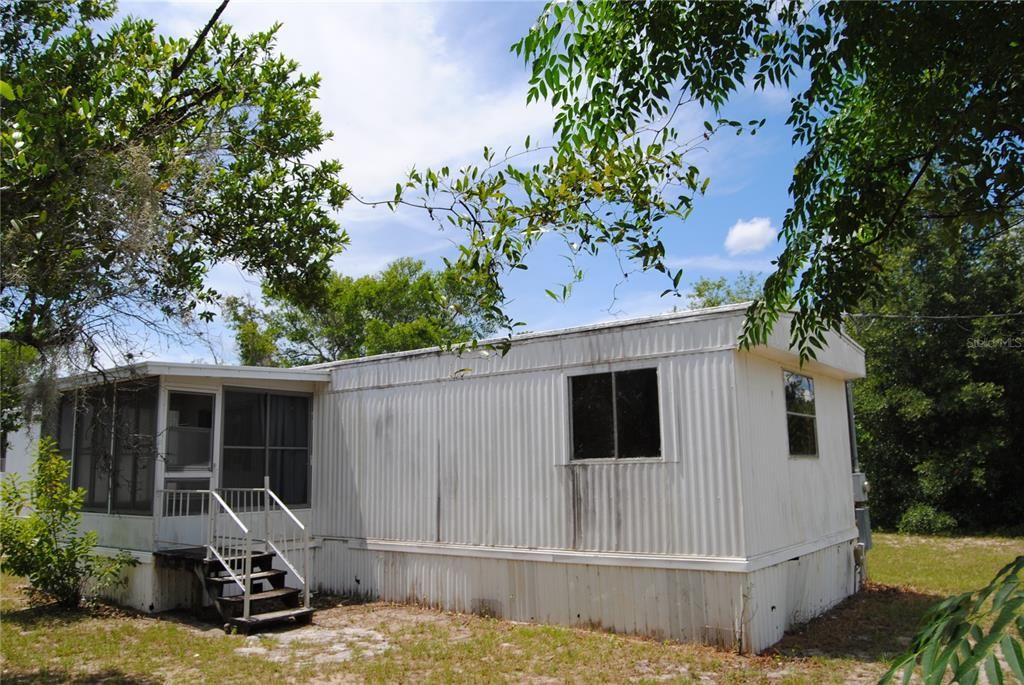 For Sale: $125,000 (3 beds, 2 baths, 924 Square Feet)