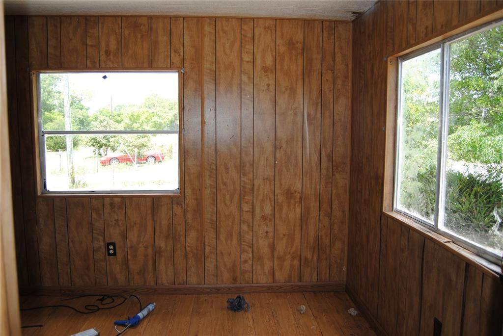 For Sale: $125,000 (3 beds, 2 baths, 924 Square Feet)