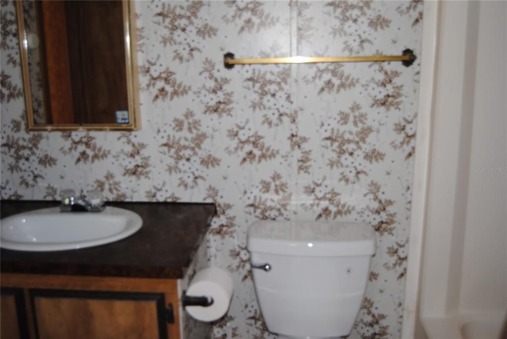 For Sale: $125,000 (3 beds, 2 baths, 924 Square Feet)