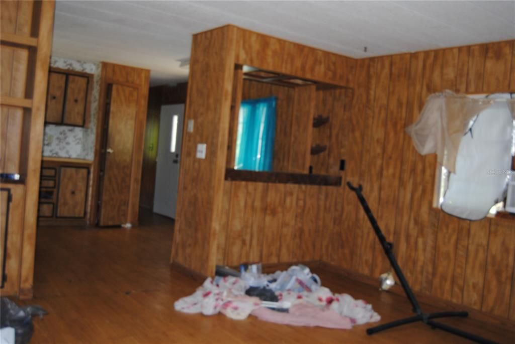 For Sale: $125,000 (3 beds, 2 baths, 924 Square Feet)