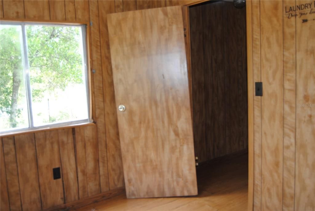 For Sale: $125,000 (3 beds, 2 baths, 924 Square Feet)