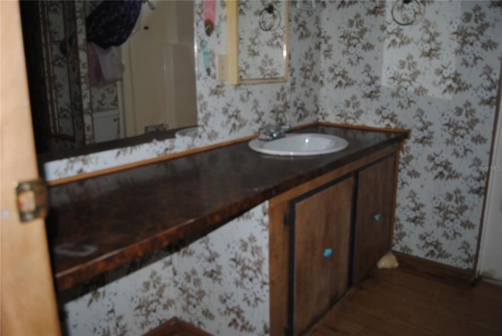 For Sale: $125,000 (3 beds, 2 baths, 924 Square Feet)