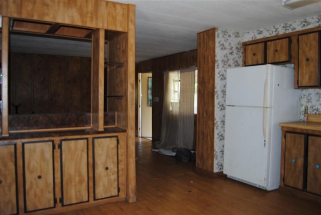 For Sale: $125,000 (3 beds, 2 baths, 924 Square Feet)