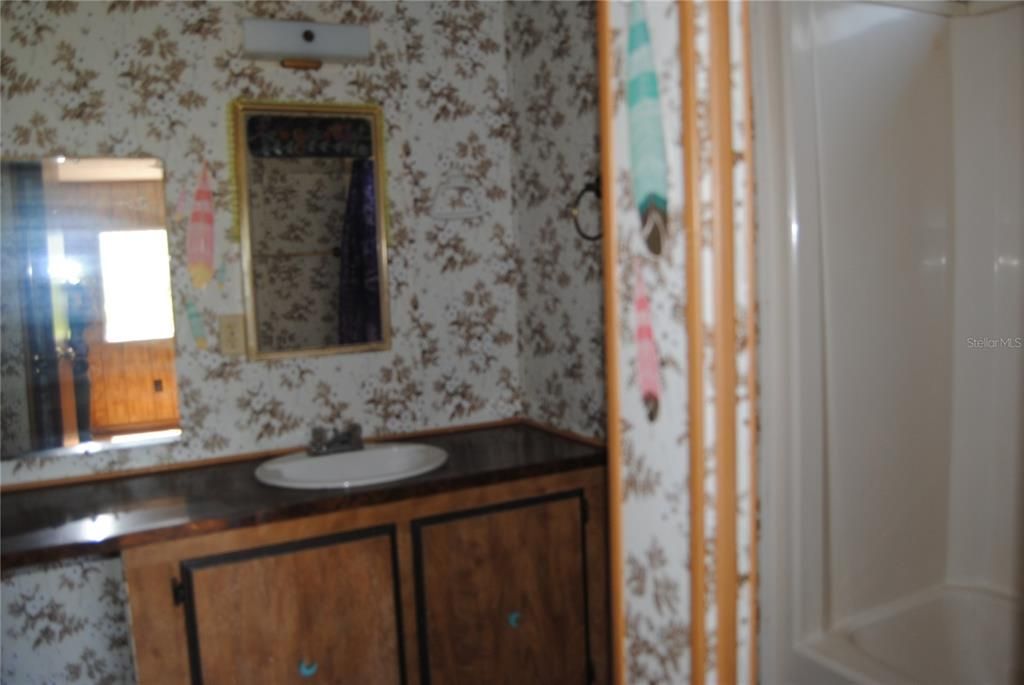 For Sale: $125,000 (3 beds, 2 baths, 924 Square Feet)