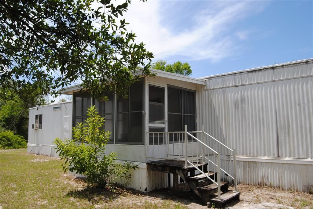 For Sale: $125,000 (3 beds, 2 baths, 924 Square Feet)
