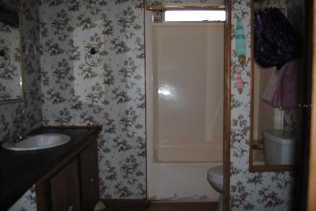For Sale: $125,000 (3 beds, 2 baths, 924 Square Feet)