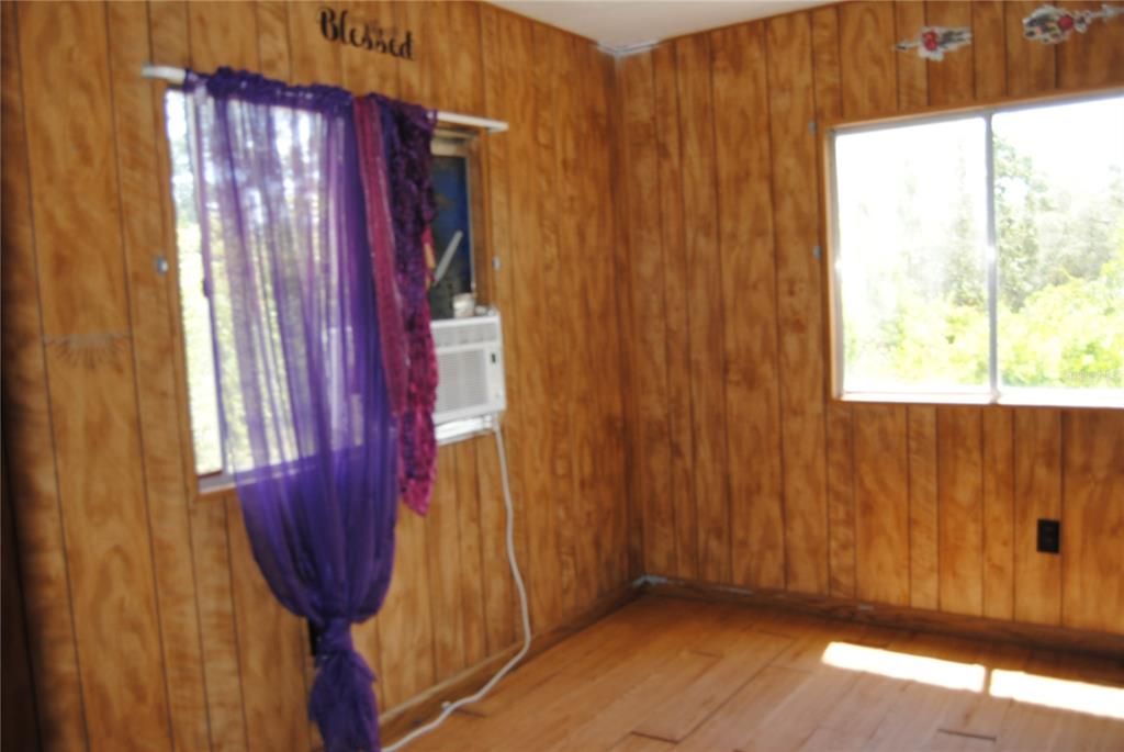 For Sale: $125,000 (3 beds, 2 baths, 924 Square Feet)