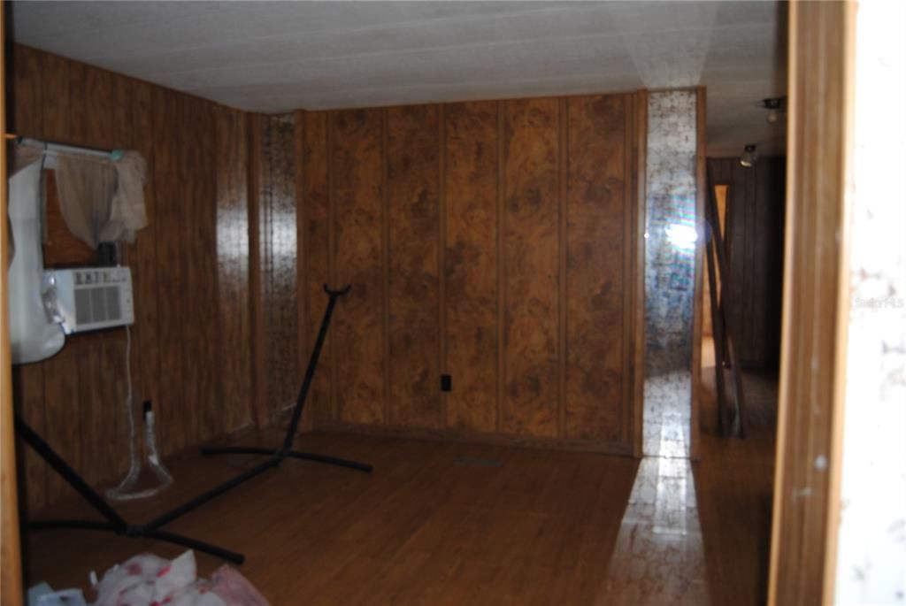 For Sale: $125,000 (3 beds, 2 baths, 924 Square Feet)