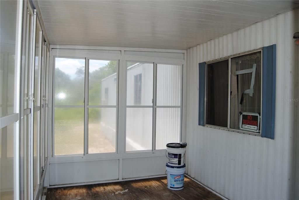 For Sale: $125,000 (3 beds, 2 baths, 924 Square Feet)