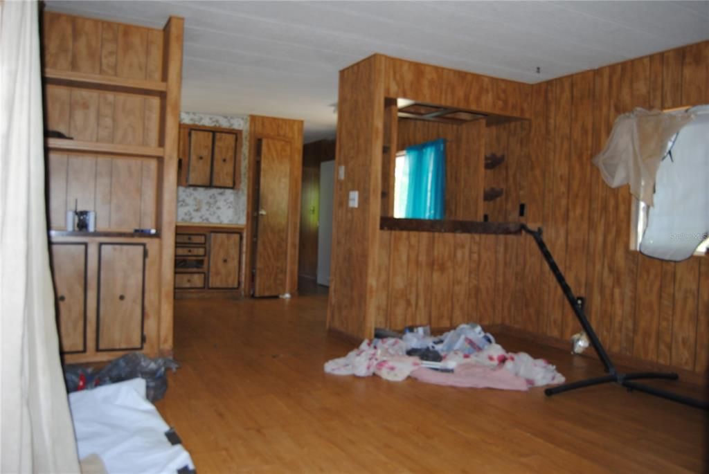 For Sale: $125,000 (3 beds, 2 baths, 924 Square Feet)