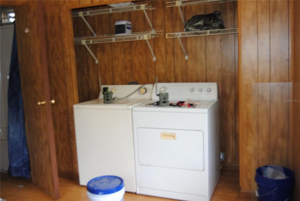 For Sale: $125,000 (3 beds, 2 baths, 924 Square Feet)