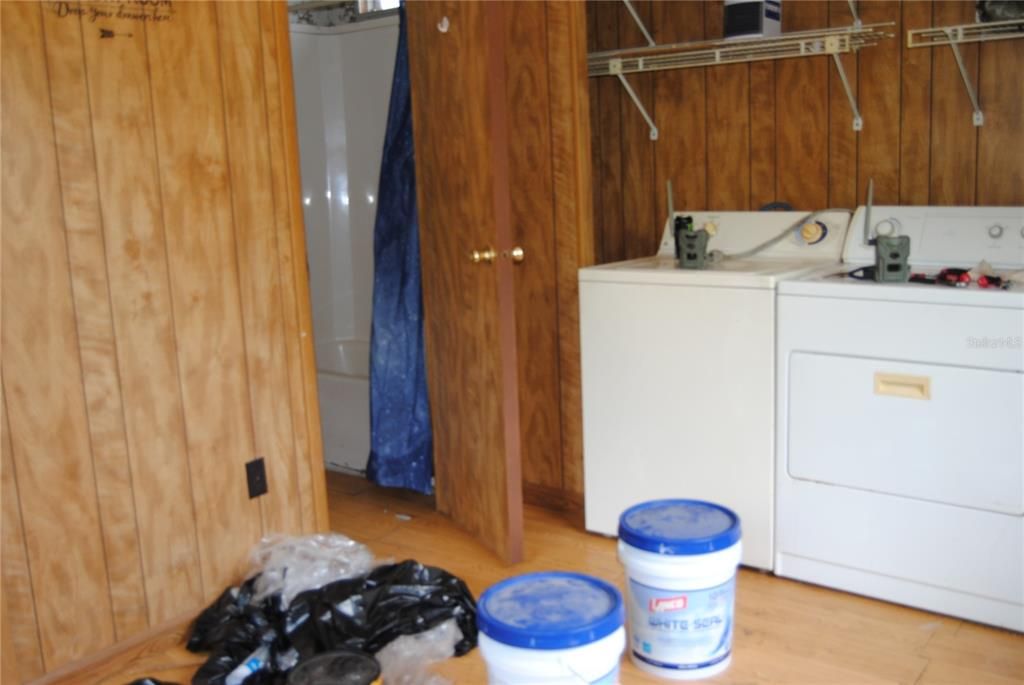 For Sale: $125,000 (3 beds, 2 baths, 924 Square Feet)