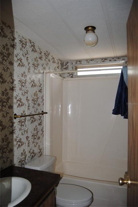 For Sale: $125,000 (3 beds, 2 baths, 924 Square Feet)