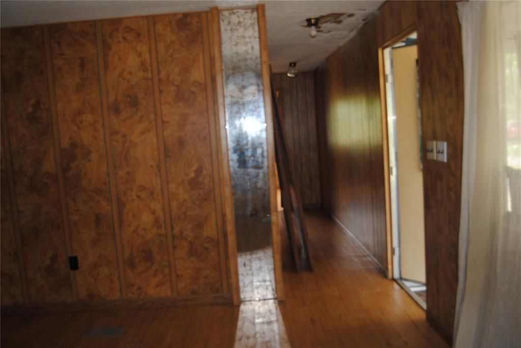 For Sale: $125,000 (3 beds, 2 baths, 924 Square Feet)