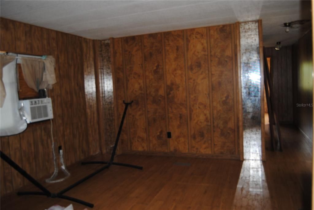For Sale: $125,000 (3 beds, 2 baths, 924 Square Feet)