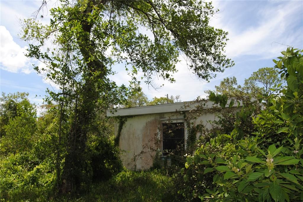 For Sale: $125,000 (3 beds, 2 baths, 924 Square Feet)