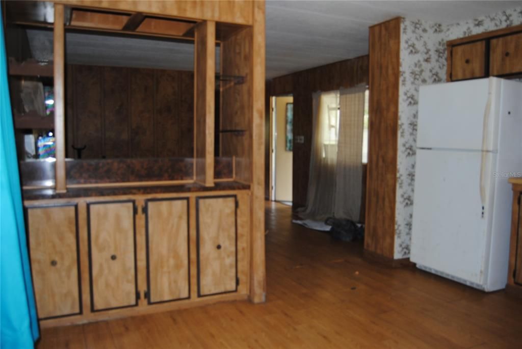 For Sale: $125,000 (3 beds, 2 baths, 924 Square Feet)