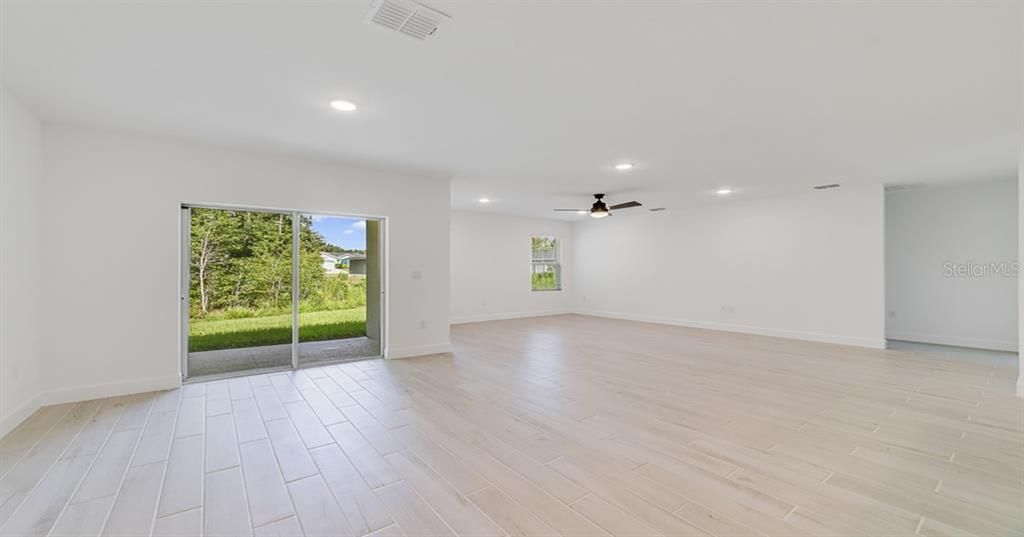 Active With Contract: $269,990 (3 beds, 2 baths, 1684 Square Feet)