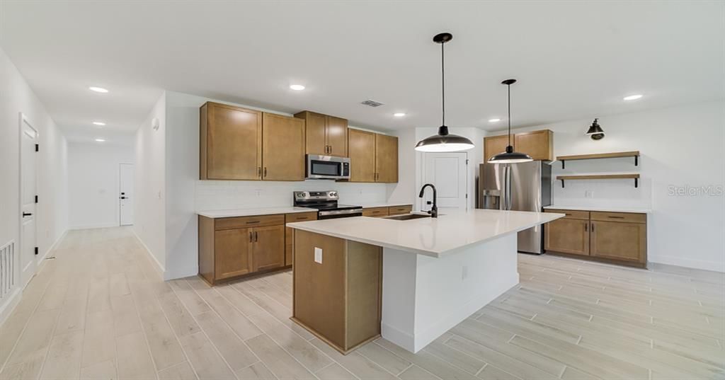 Active With Contract: $269,990 (3 beds, 2 baths, 1684 Square Feet)