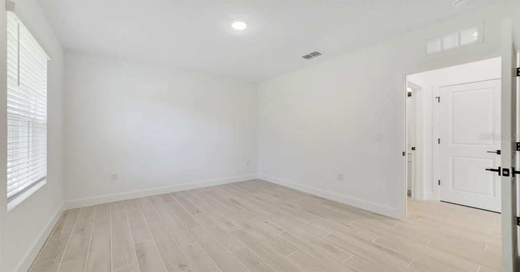 Active With Contract: $269,990 (3 beds, 2 baths, 1684 Square Feet)