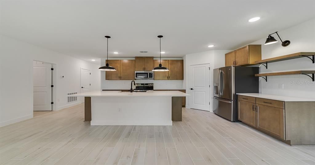 Active With Contract: $269,990 (3 beds, 2 baths, 1684 Square Feet)