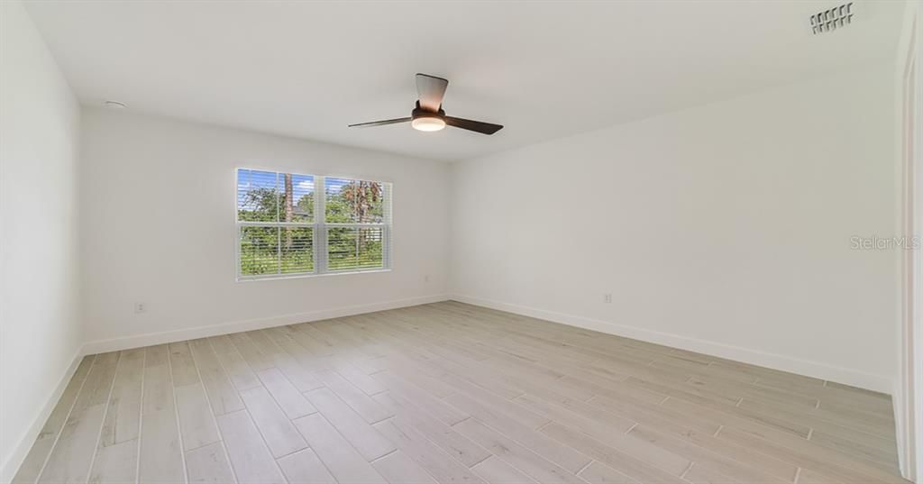 Active With Contract: $269,990 (3 beds, 2 baths, 1684 Square Feet)