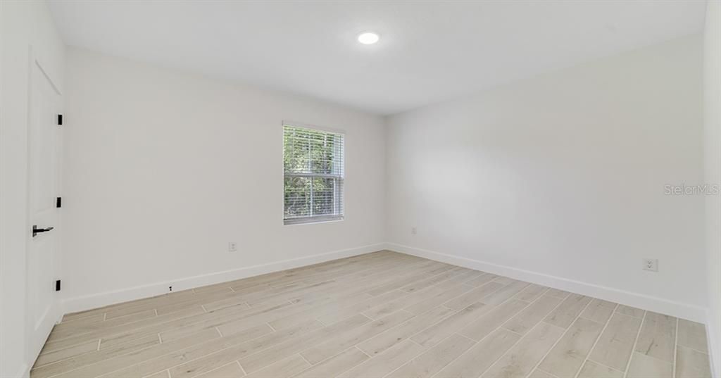 Active With Contract: $269,990 (3 beds, 2 baths, 1684 Square Feet)