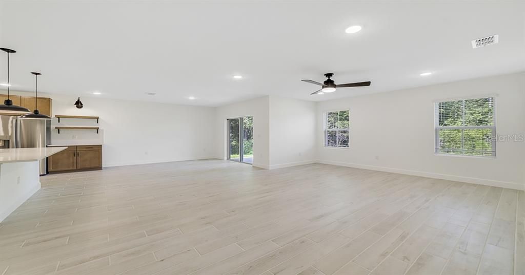 Active With Contract: $269,990 (3 beds, 2 baths, 1684 Square Feet)