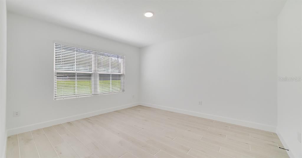 Active With Contract: $269,990 (3 beds, 2 baths, 1684 Square Feet)