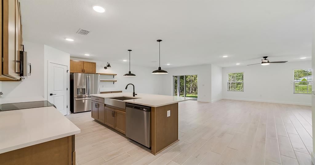 Active With Contract: $269,990 (3 beds, 2 baths, 1684 Square Feet)