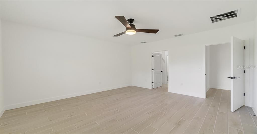 Active With Contract: $269,990 (3 beds, 2 baths, 1684 Square Feet)