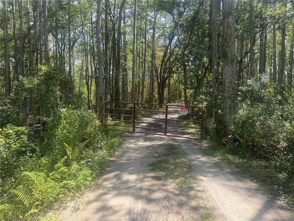 En Venta: $215,000 (5.00 acres)